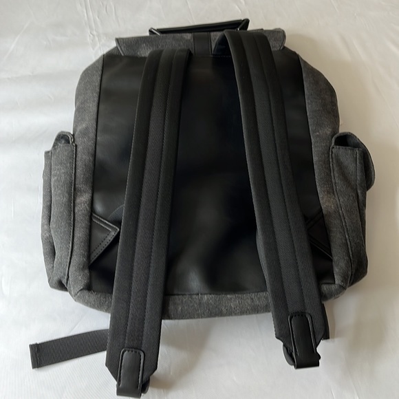 Urban Revivo Laid flat measures 17”x15” & depth 7”. - Picture 11 of 16